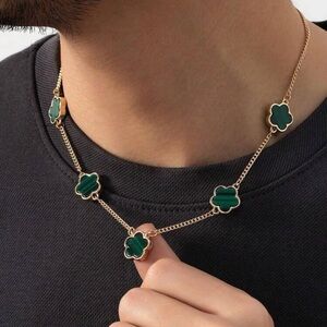 NWT Elegant Gold and Green Clover Pendant Mens Necklace